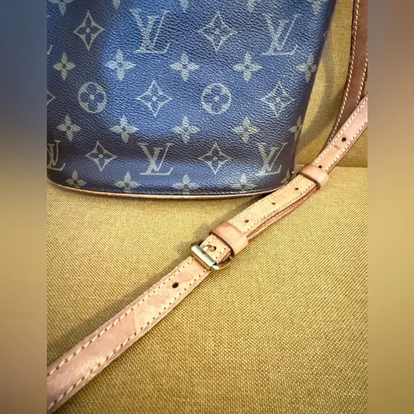 💎✨AUTHENTIC✨💎Louis Vuitton Drouot Shoulder bag - Picture 7 of 16